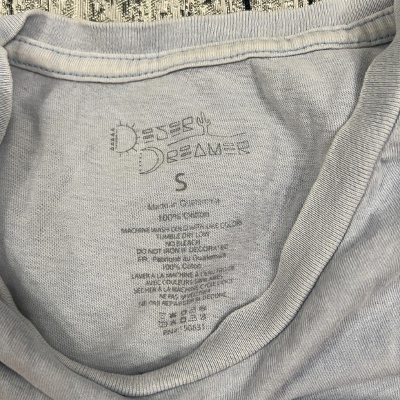 Cute graphic tee💙 - Picture 3 of 3